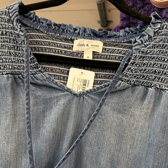 CLOTH & STONE Smocked Ruffle Denim Top in Dark Ombré Wash Size Small - Picture 3 of 5